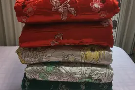 九十年代陪嫁的这些精美的织锦婚被，带着妈妈的深情与美好祝福…图片
