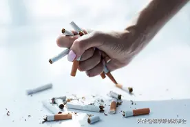 每天吸烟的人，烟瘾自测迫在眉睫，如果大于7分，提示烟瘾很大图片