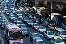 女性高速上堵车，想上厕所时应该怎么办图片