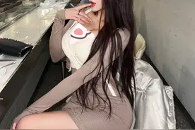 性感美腿诱惑，谁看了谁迷糊，看完激动地点了点赞图片