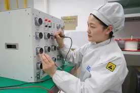 探寻航天“蜀绣”功夫 | 七万余根导线零误差!“绣”出一条通天之路图片