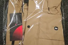 王化晒雷军同款摄影马甲，网友：上架小米商城图片
