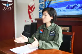 ​全国人大代表、西部战区空军航空兵某师特级飞行员陈金兰：托举新翼向云天图片