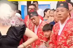 后续！河南黑衣女大闹迎亲队身份被曝，报警成互殴，表哥怒而发声图片