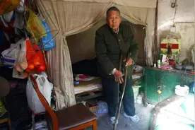 村里的老光棍，摇身一变成了五保户，可谓是野鸡变凤凰图片