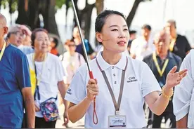 “75年·75人”：她找到“激活”游客的诀窍，将美好传递给每一位来厦游客图片