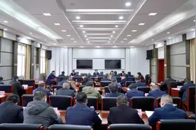 马梁主持召开县委常委会会议图片