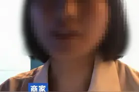 顾客自带酒水吃饭，结账被收100元服务费！餐厅：服务费每瓶酒100图片