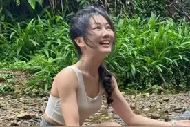 清凉一夏！26岁美女在小溪里的绝美写真，令人心动不已图片