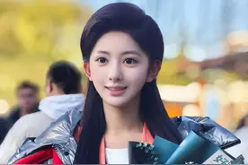 “北京女神素颜”引发争议，私照曝光反差巨大，网友：全是科技！图片