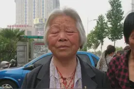 河南洛阳：儿子被人活活打死，老母亲为申冤提头京城告御状图片