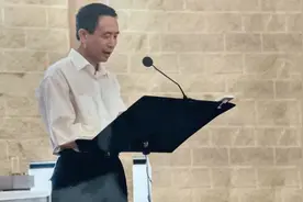 传 奇 杨 小 凯图片