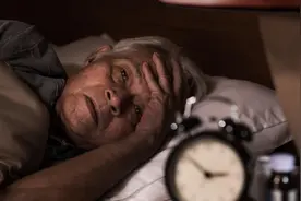 睡眠问题不再愁：一味丹参8种泡，养心疏肝又健脾图片