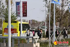 乌鲁木齐加大商圈、景区、交通枢纽班次投入 公交助力市民游客假期畅玩图片