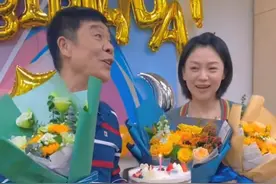 47岁“香兰”丁玲的全家福，老公是她的同乡兼同事，儿子今年17岁图片