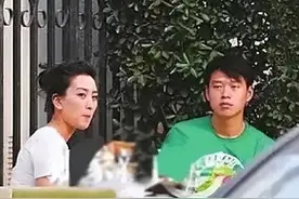 有种整容叫魏大勋恋爱，女友秦岚一点没变，他却像换了个人...图片