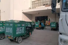春节将至！扬州邮政快递小哥 “不打烊”，春节网购“不断档”！图片