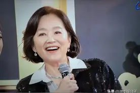 被自然老去的林青霞惊艳了：69岁容貌大改，穿衣简单精致很优雅图片