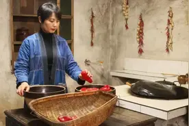 灵感源于一碗辣酱，常德妹子每年收购2000吨辣椒，工厂年产值3000万图片