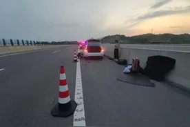洛阳路产高速救援 车主竖起大拇指点赞图片