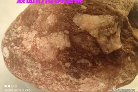 红色蛋形角砾岩月陨-表面尽有图案图片