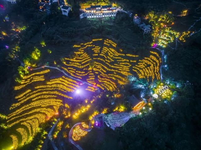 篁岭24小时｜从一卷乡野山居图，变成一场不落幕的狂欢~