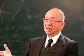 "数学界地震！丘成桐一语激起千层浪，韦东奕‘普通老师’遭质疑"图片