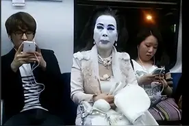 以后谁再说自己化的妆浓，就给他看这张图，这才是真正的浓妆！图片