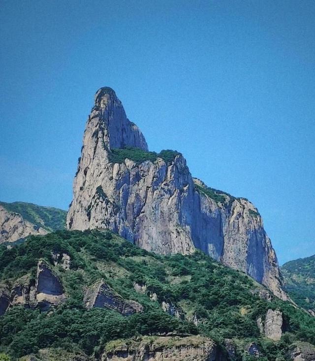 天柱山和雁荡山谁更强？天柱山门票 130 元游客 200 万，雁荡山呢？