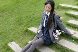 学生服，腿长1米2，灰色丝袜！图片