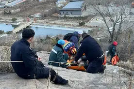 因为手机，她坠下40米高瀑布身亡！图片