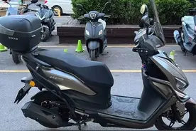 万元125对决：光阳KS125双ABS+600续航，实测对比UY AFR谁是真神车图片