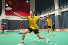 最大参赛规模 重庆市青少年羽毛球精英赛开赛图片