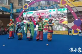 废品变废为宝！这场环保时装秀太潮了图片