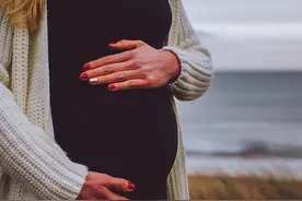 妇产科男医生面对女性隐私部位时，会尴尬吗？图片