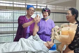 手术日恰逢患者生日 交大一附院医生为患者“庆生”图片