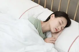 床上这6种“睡姿”男女都舒服图片