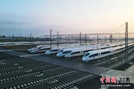 实拍动车组的检修存放基地图片