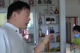 女员工玩老板，七男友轮流上门，监控下春光乍泄，老板尴尬了！图片