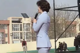 西裤紧身被说不雅？主持人张蕾回怼：“心不净的人看啥都脏！”图片