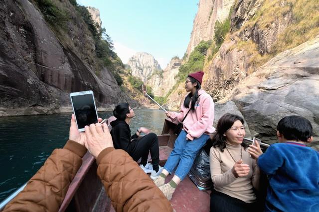 退休游雁荡山，避开拥挤主路拐进后山，才懂人少石头才像石头