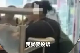 香港银行柜员规范普通话，惹怒东北大姐当场发飙：就不好好惯着你图片