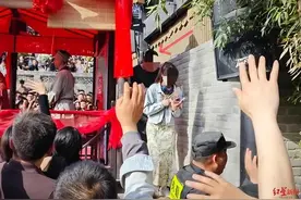 已婚男子在“王婆说媒”相亲，妻子崩溃晒结婚证，本人道歉：对不住王婆和女孩图片