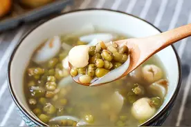 夏天喝绿豆汤，是升血糖还是降血糖？不妨早点了解，别吃错了图片