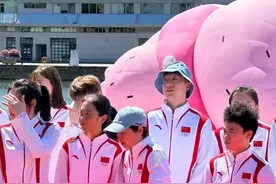 笑麻了！马龙付款买帽子，全红婵放下自己选的帽子，龙队：一起买图片