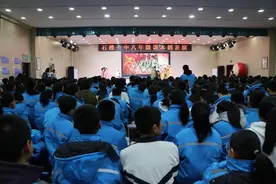 石楼一中开展“元旦”系列活动之“剧品书香”课本剧表演图片