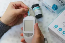 广东一男子尿酸值从420降到310，降尿酸不是不吃肉，而是这4件事图片