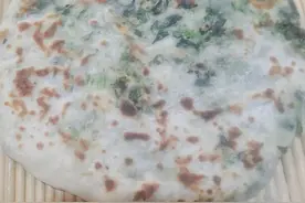 “奶奶，山药饼太好吃了，我还要吃！”图片