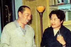 嗜戏如命的李纬：生活中脾气坏，妻子和弟弟也是知名演员图片
