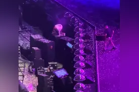 笑不活了！薛之谦演唱会一男粉丝冲上舞台，我却笑死在评论里！图片